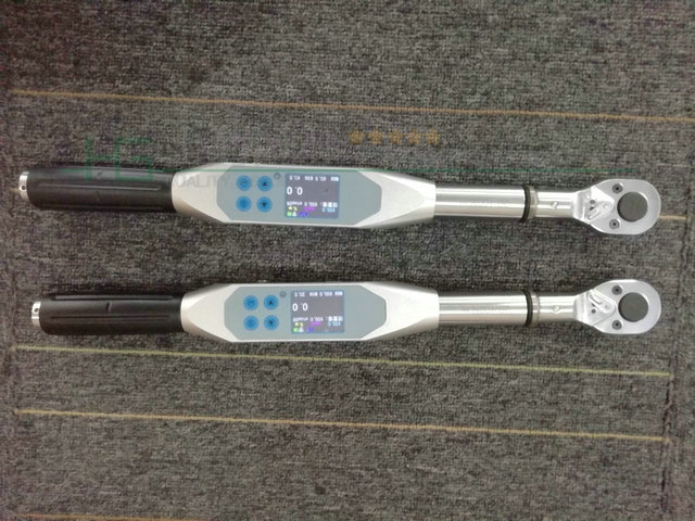 带数显扭矩扳手